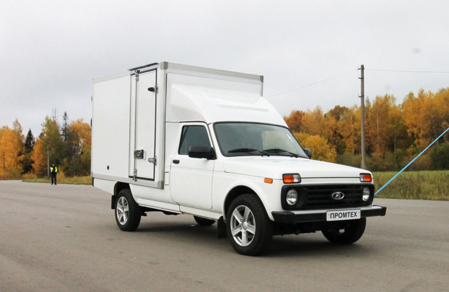 Промтоварный фургон Lada Niva Prima